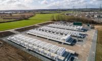 Batterianlæg: Med en kapacitet på 98 MW/196 MWh er Pillswood-anlægget i Cottingham, Storbritannien fra 2022 et af de største i drift i Europa. 
